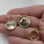 Hamsa-in-gold-circle.jpg
